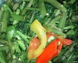 Foto langkah ke 6 dari resep Tumis KanSelIr (Kangkung Selada Air).
