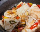 Foto langkah ke 3 dari resep Telor Ceplok Pedas Saus Tiram.