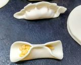 Foto del paso 3 de la receta: Empanadas de choclo rápidas y sabrosas