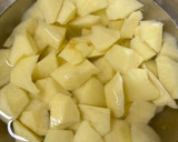 Foto del paso 3 de la receta: Patatas con pimientos y panceta a la cazuela