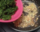 Foto langkah ke 3 dari resep Tumbuk daun singkong indomie.