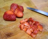 Foto del paso 7 de la receta Desayuno saludable para dieta de tortitas de plátano con fresas