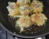 Foto langkah ke 3 dari resep Bakwan Mie Ala Kobe.