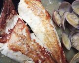 Foto del paso 11 de la receta: Rodaballo a la Plancha con Almejas en Salsa Verde