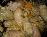 Foto langkah ke 4 dari resep Pindang Kuah Kuning Kepala dan Leher Ayam.