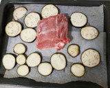 Foto del paso 1 de la receta: Lomo de cerdo con berenjenas al horno