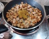 A picture of step 3 of Soyabean white gravy.