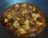 Foto langkah ke 4 dari resep Tumis Daging Sapi Kembangkol.