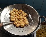 Foto langkah ke 7 dari resep Keripik Bawang (Cetak) Garfu Oldiest & Memorable.