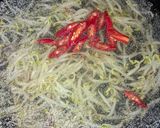 Foto langkah ke 5 dari resep Sayur Tumis Bayam dan Toge.