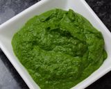 A picture of step 6 of Thandi thandi katti meethi dahi phulki.