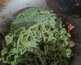 Foto langkah ke 6 dari resep Mie Home (Bayam Brazil) Goreng.