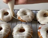 รูปขั้นตอนการทำที่ 6 ของ โดนัทไวท์ช็อคโกแลต Baked white chocolate donuts