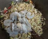 Foto langkah ke 2 dari resep Cah Tauge Udang.