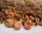 صورة لخطوة 2 من وصفة جمبري بالارز المقلي 🍝🍴