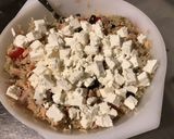 Une image de l'étape 9 de Salade de riz thon blanc, oignon de roscoff, feta, olives, tomates.