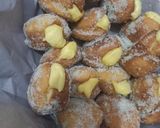 Foto langkah ke 12 dari resep Bomboloni with vanilla custard pastry cream.
