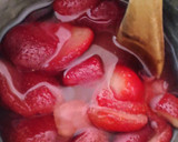 Foto del paso 1 de la receta: Paletas heladas de frutilla 🍓 (al agua) 💕