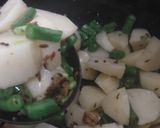 फ्रेंच बीन्स और आलू की सूखी सब्जी (French beans aur aloo ki sookhi sabzi recipe in Hindi) रेसिपी चरण 5 फोटो