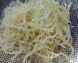 Hình bước làm 1 của món Gỏi rong sụn và rong wakame