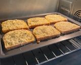 Foto langkah ke 3 dari resep Garlic Cheese Toast.