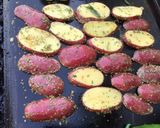 Une image de l'étape 4 de Pommes de terre grillées ail et persil (à la plancha).