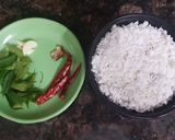A picture of step 1 of Red Coconut Chutney.