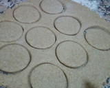 Foto del paso 3 de la receta: Pepas y galletitas de harina integral