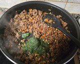 Foto del paso 4 de la receta: Arroz salteado con ternera y frutos secos