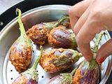 गावरान उकड भरलेली वांगी (Gavran Ukad Bharleli Vangi Recipe In Marathi)