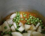 आलू मटर टमाटर की सब्जी (Aloo matar tamatar ki sabzi recipe in Hindi) रेसिपी चरण 2 फोटो