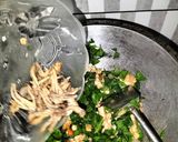 Foto langkah ke 4 dari resep Tumis daun melinjo dan teri.