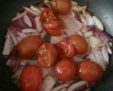 Foto del paso 1 de la receta: Revuelto de tomates, cebolla y queso