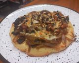 Foto del paso 7 de la receta: Pizza de almendras, cebolla y hongos