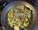 Foto del paso 4 de la receta: Repollitos de bruselas al ajillo