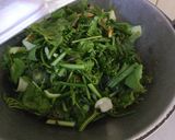 Foto langkah ke 3 dari resep Tumis Sayur Daun Pakis.