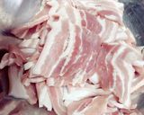 รูปขั้นตอนการทำที่ 1 ของ ลาบหมูกรอบ