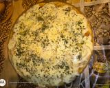 Foto del paso 3 de la receta: Pizza batida de muzzarella a la fugazzeta con provenzal y reggianito 🙌🏻😋