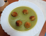 Foto del paso 5 de la receta: Sopa de lechuga con albóndigas de pan