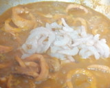 Foto del paso 8 de la receta: Calamar y gambas en salsa