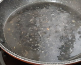 Foto del paso 3 de la receta: Cola de merluza a la plancha con salsa de tinta de sepia