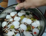 รูปขั้นตอนการทำที่ 3 ของ ต้มยำเห็ด (มังสวิรัติ) | Mushrooms Tum Yum Soup