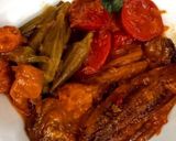 عکس مرحله 2 از دستور خوراک گوجه بادمجون و بامیه