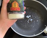 Foto del paso 1 de la receta: Pan con huevo y queso