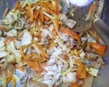 A picture of step 4 of Street Style Chicken Noodles.