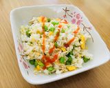 Hình bước làm 3 của món Cơm rang đào hoa