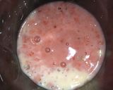 Foto langkah ke 3 dari resep Strawberry Yogurt Smoothies.