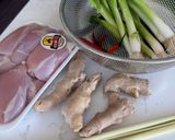 A picture of step 1 of Steamed Chicken with Ginger Scallion Oil.