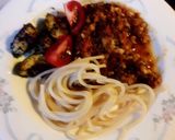 A picture of step 6 of Pasta with vegetarian PastaSauce. Made of kidneybeans and homemade tomatosauce.