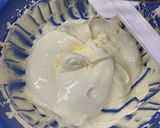 Foto langkah ke 1 dari resep Bolu Hongkong Topping Keju.